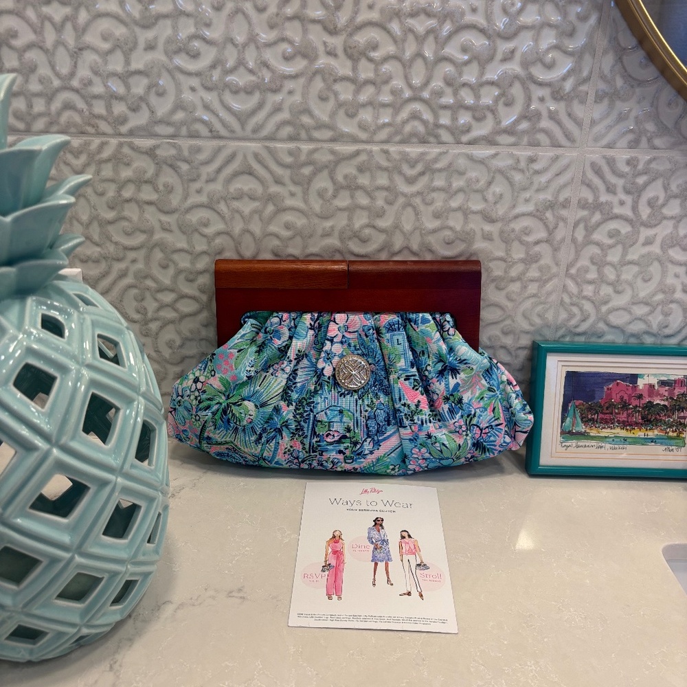 Brand New Lilly Pulitzer Clutch Purse with wooden handle